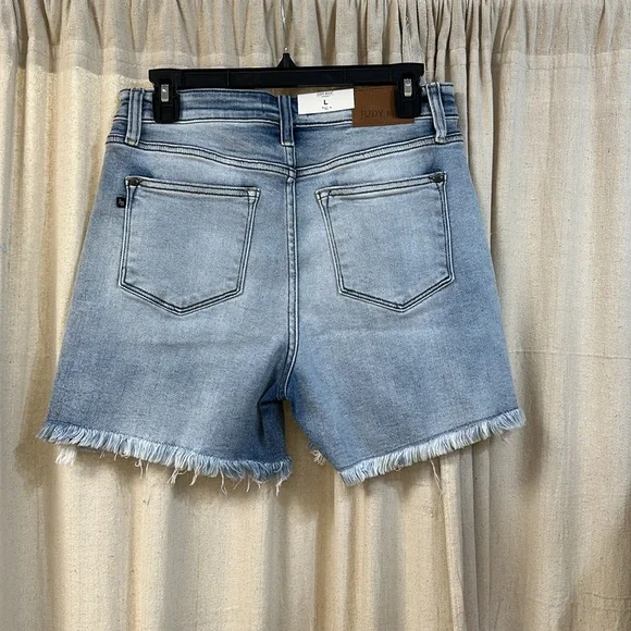 Judy Blue HW fray hem cut off dad shorts. Front rise 11” inseam 4.5” 15250 - Picture 6 of 7